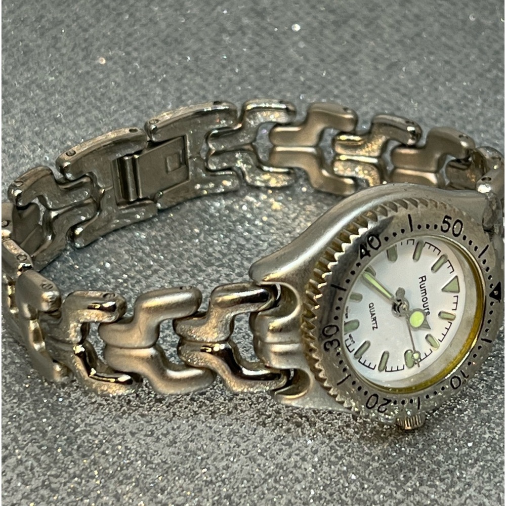 RUMORS! A silver two-tone watch with moving bezel. sleek look very stylish 6 1/2